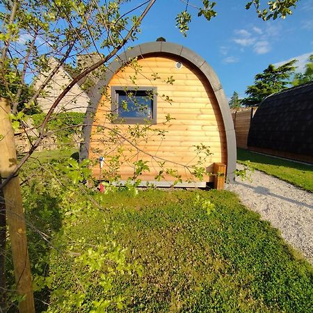 Le Domaine De Pivette Chambre Climatisee Et Insolite Avec Terrasse Privative Avranches Eksteriør bilde