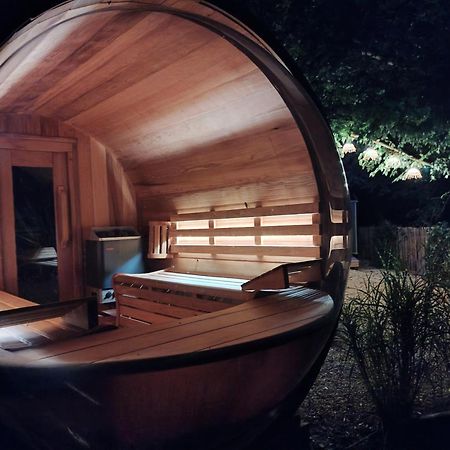 Le Domaine De Pivette Chambre Climatisee Et Insolite Avec Terrasse Privative Avranches Rom bilde
